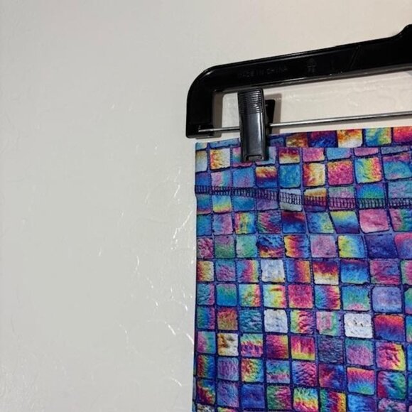 Zara Terez Leggings Womens Small Mosaic Print Capri ZT Performance Made USA Yoga - Picture 2 of 8